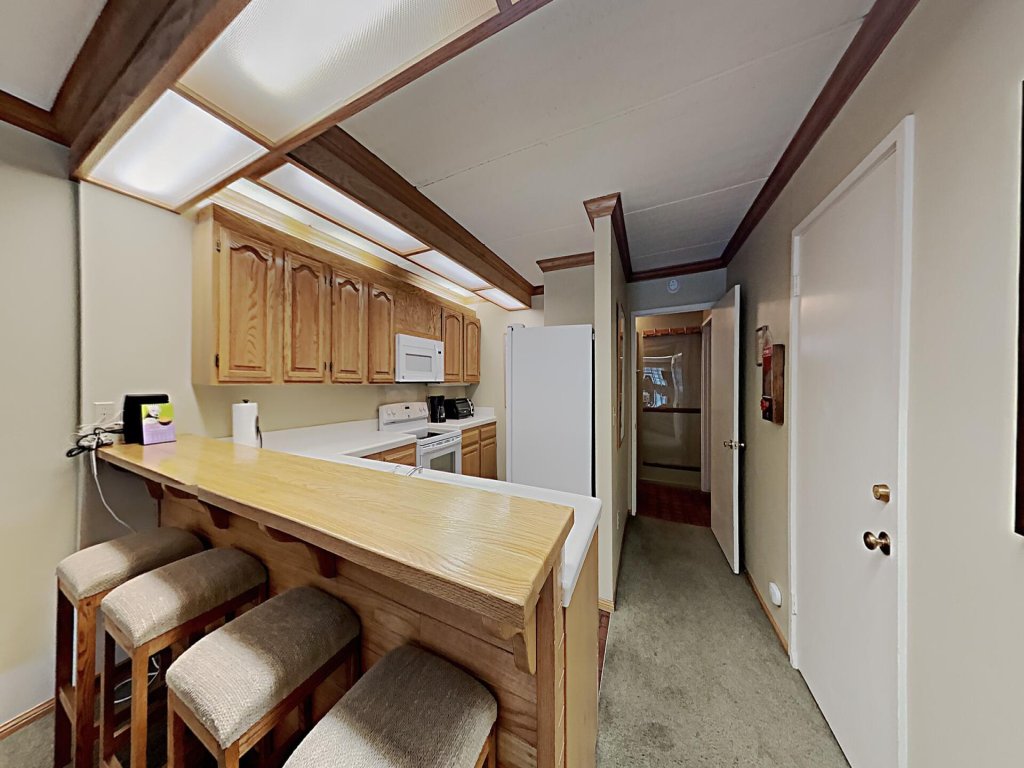 Spacious 2 Bedroom Condo Just Steps To Mammoth Mountain (Unit 108 at 1849 Condos) Vacation Rental in Mammoth Lakes - RedAwning