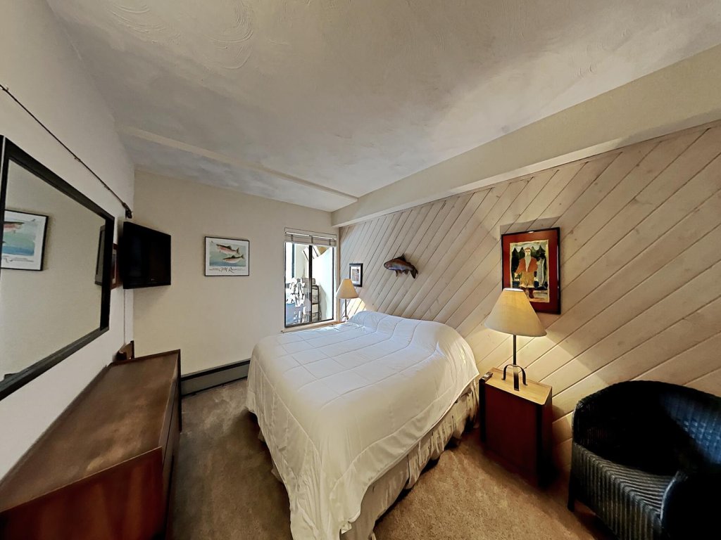 Fantastic 3 Bedroom Condo with Great Views and Quiet Slopeside Location! (Unit 201 at 1849) Vacation Rental in Mammoth Lakes - RedAwning