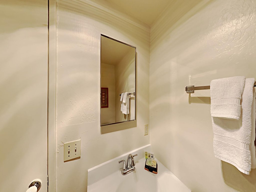 Spacious Condo Great For Friends & Families - Onsite Ski and Snowboard Rentals (Unit 571 at 1849) Vacation Rental in Mammoth Lakes - RedAwning