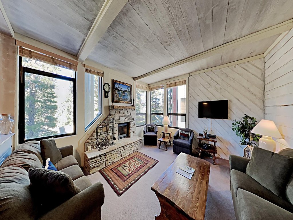 Spacious Condo Great For Friends & Families - Onsite Ski and Snowboard Rentals (Unit 571 at 1849) Vacation Rental in Mammoth Lakes - RedAwning