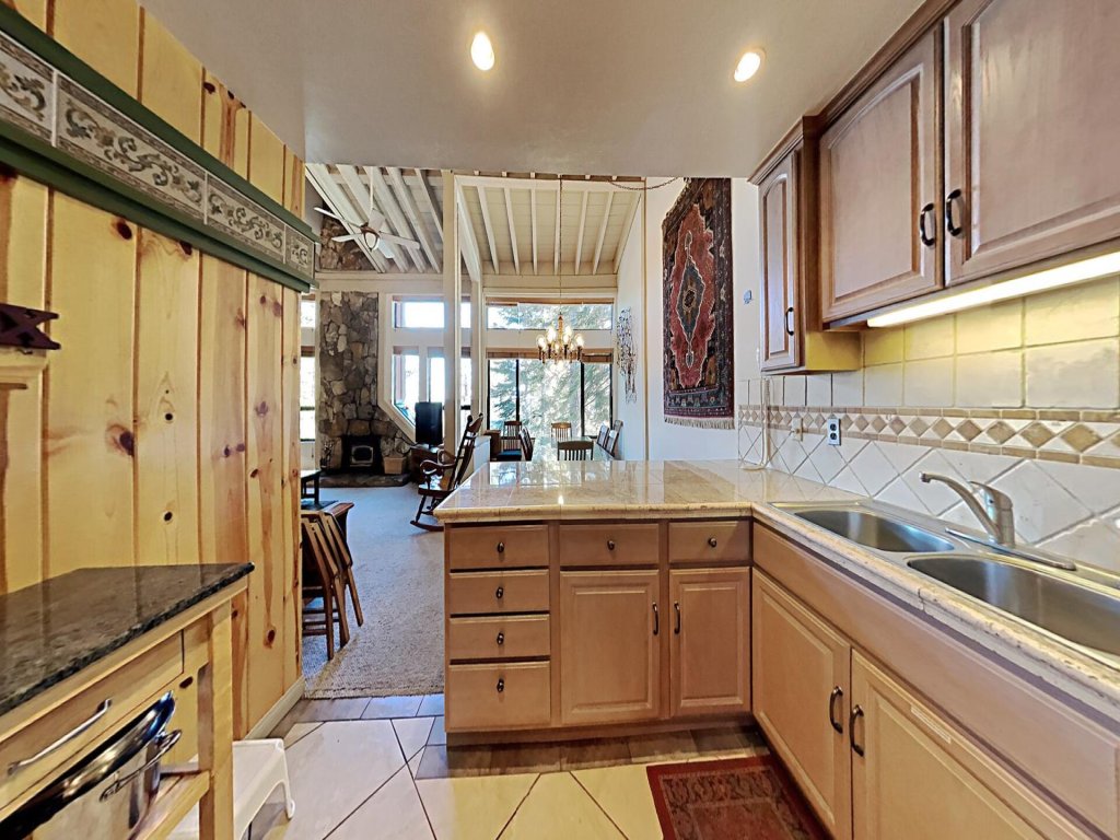 Comfortable 4 Bdrm Condo with Easy Access to Mammoth Mountain, lifts, and the Village Gondola (Unit 632 at 1849) Vacation Rental in Mammoth Lakes - RedAwning