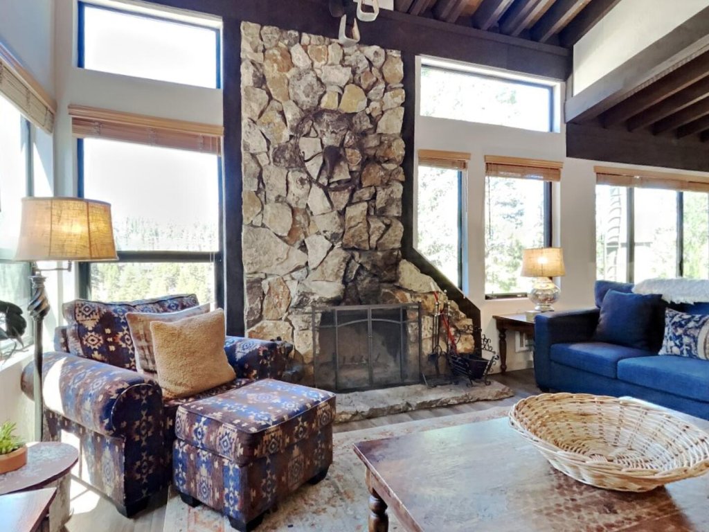 Remodeled Spacious Condo - Next to Car Charging, Hot Tubs, Village Gondola (Unit 672 at 1849) Vacation Rental in Mammoth Lakes - RedAwning