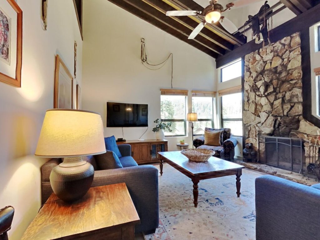 Remodeled Spacious Condo - Next to Car Charging, Hot Tubs, Village Gondola (Unit 672 at 1849) Vacation Rental in Mammoth Lakes - RedAwning