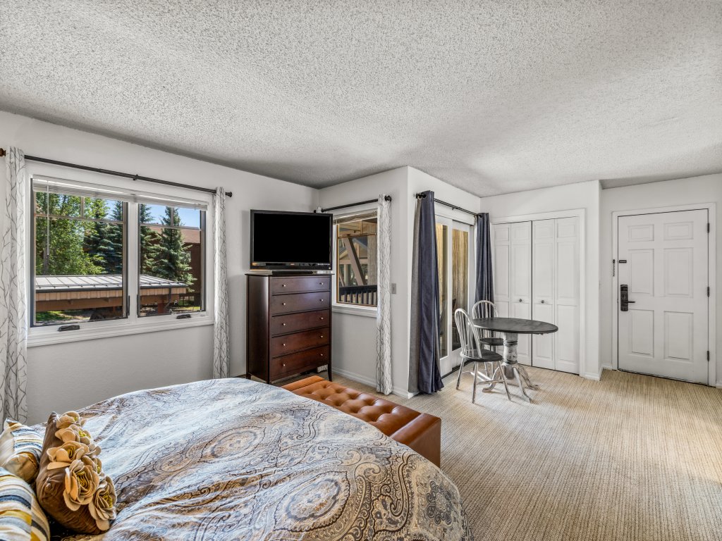Phoenix 118 Vacation Rental in Steamboat Springs - RedAwning