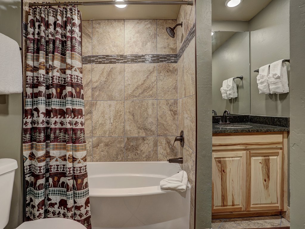 CM416 7BR Copper Mtn Inn Vacation Rental in Copper Mountain - RedAwning