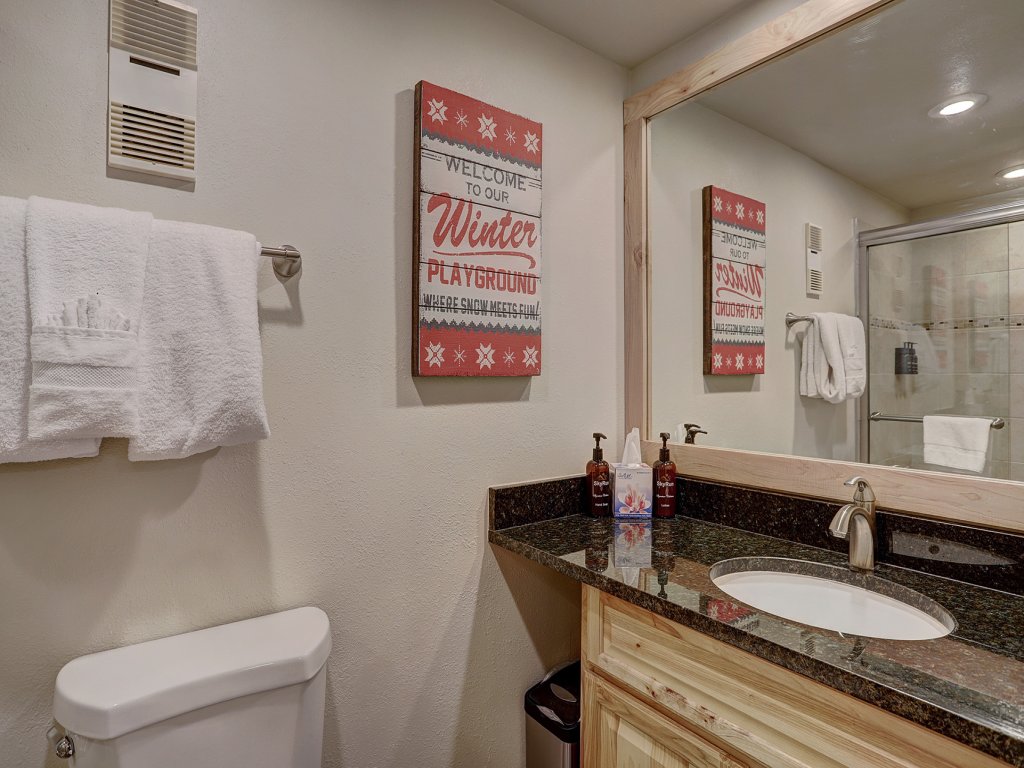 CM416 7BR Copper Mtn Inn Vacation Rental in Copper Mountain - RedAwning