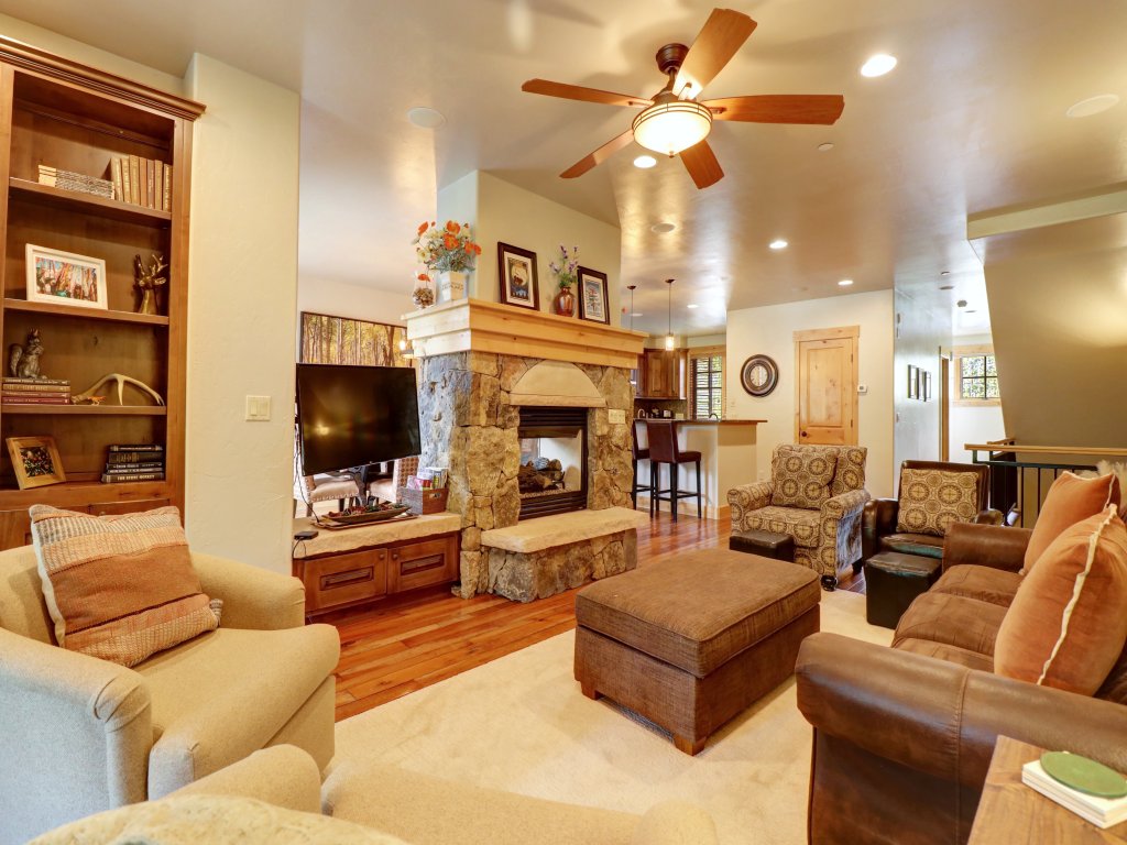Short Walk to Ski Lift & Private Hot tub - 39C Vacation Rental in Copper Mountain - RedAwning