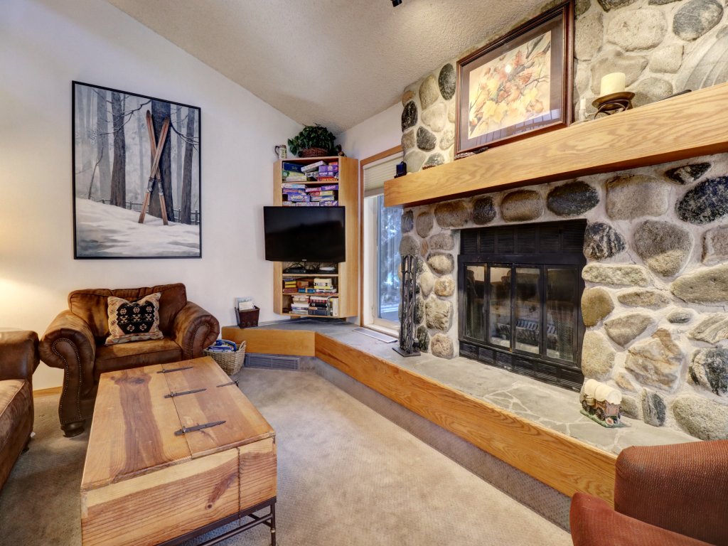 CC301 Cross Creek Vacation Rental in Colorado - RedAwning