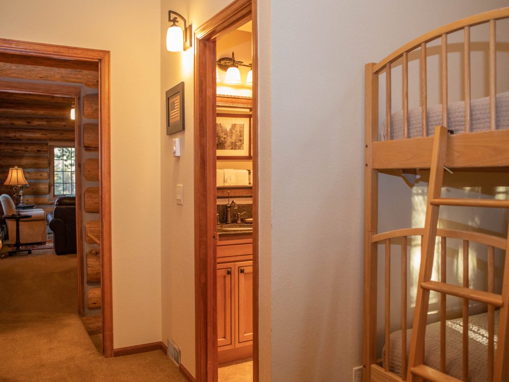 13 Bear Tree Court Vacation Rental in Keystone - RedAwning