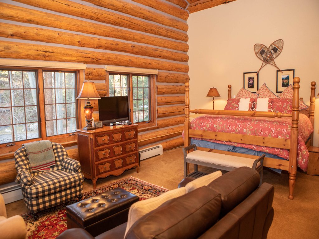 13 Bear Tree Court Vacation Rental in Keystone - RedAwning