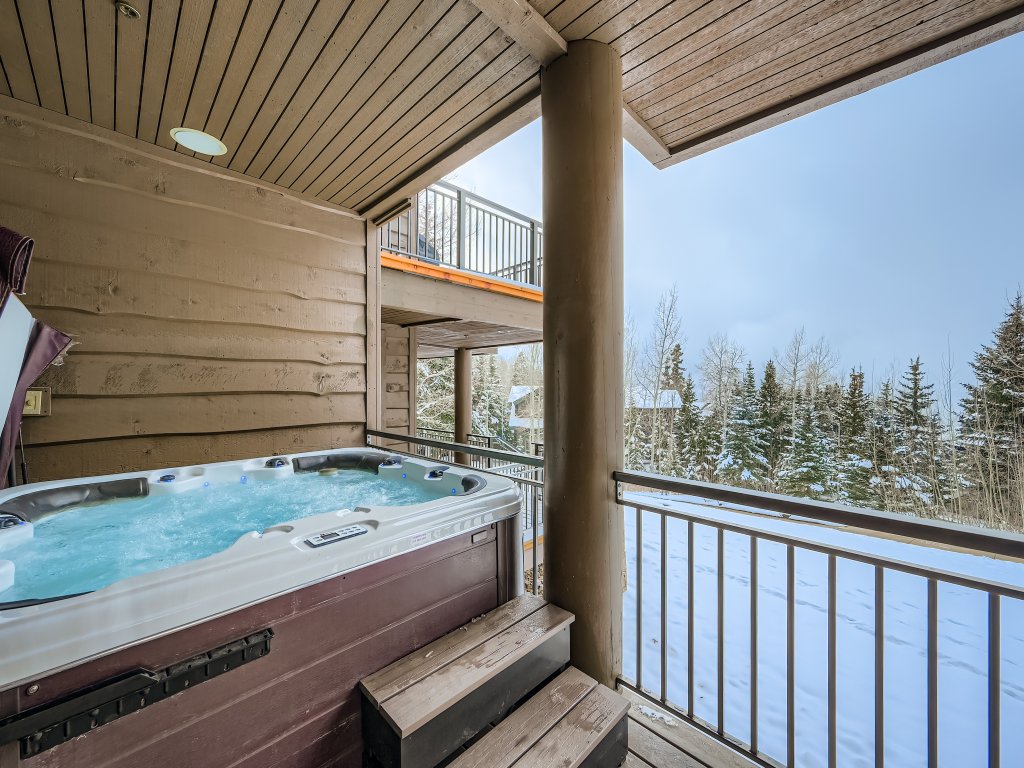 Lucky Star 2 Ski In Out Deer Valley Retreat Hot Tub and Views Vacation Rental in Park City - RedAwning