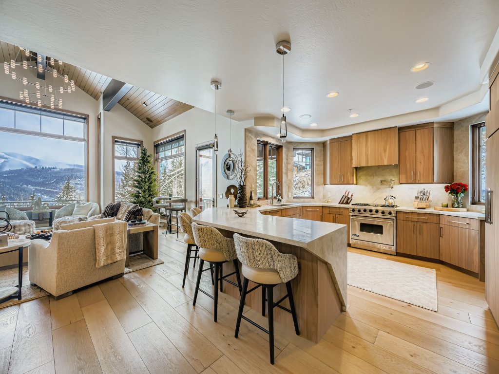 Lucky Star 2 Ski In Out Deer Valley Retreat Hot Tub and Views Vacation Rental in Park City - RedAwning