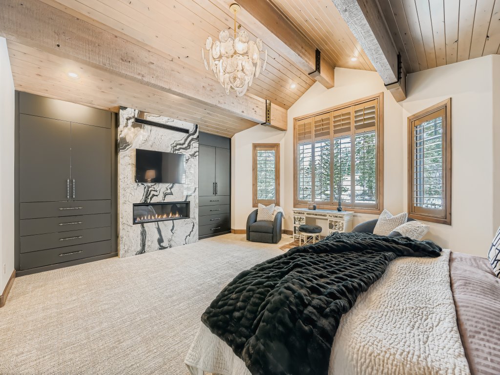 Lucky Star 2 Ski In Out Deer Valley Retreat Hot Tub and Views Vacation Rental in Park City - RedAwning