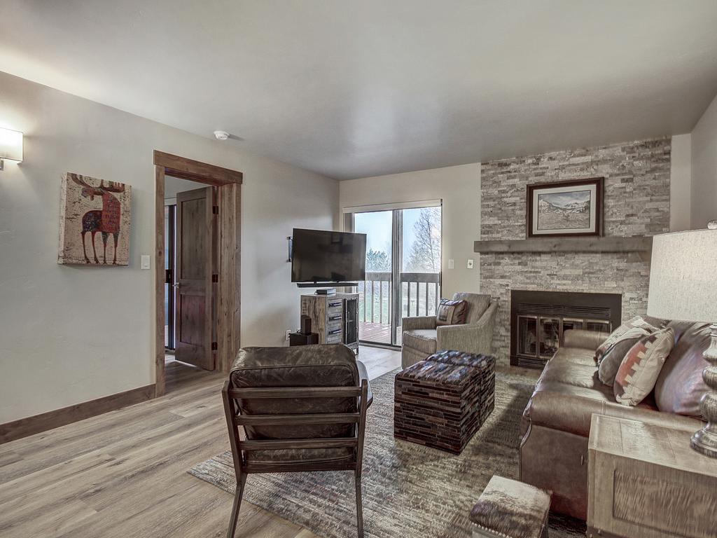 241C Mountain Side Vacation Rental in Colorado - RedAwning