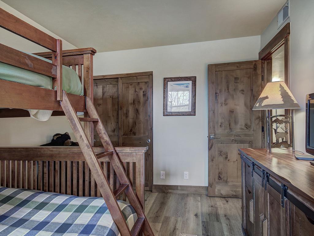 241C Mountain Side Vacation Rental in Colorado - RedAwning