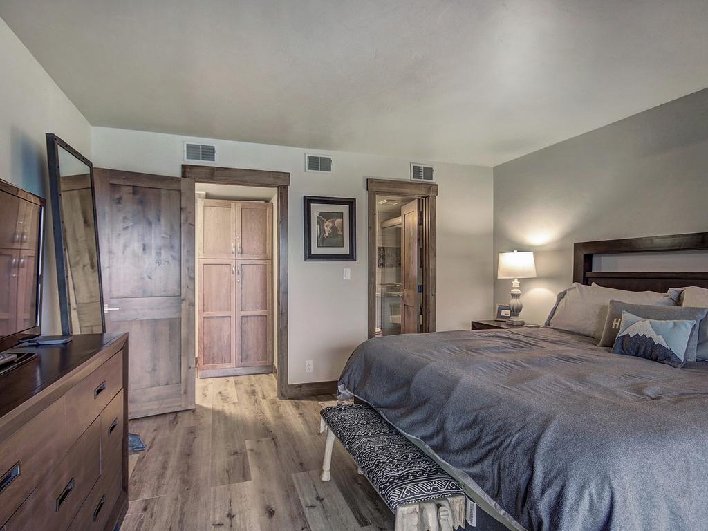 241C Mountain Side Vacation Rental in Colorado - RedAwning