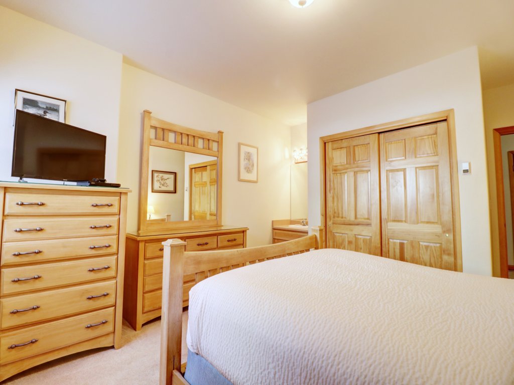 Sauterne Sanctuary 3BR 3BA Vacation Rental in Silverthorne - RedAwning