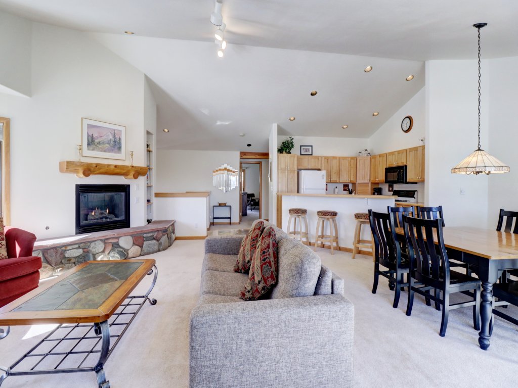 Sauterne Sanctuary 3BR 3BA Vacation Rental in Silverthorne - RedAwning