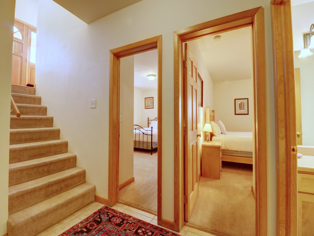 Sauterne Sanctuary 3BR 3BA Vacation Rental in Silverthorne - RedAwning