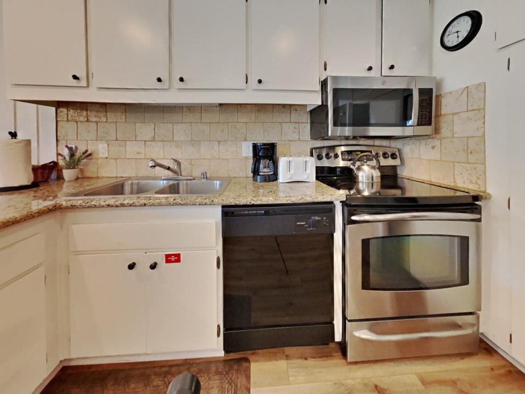 Remodeled 2 Bedroom Condo with Easy Access to Ski Adventure! (Unit 514 at 1849) Vacation Rental in Mammoth Lakes - RedAwning