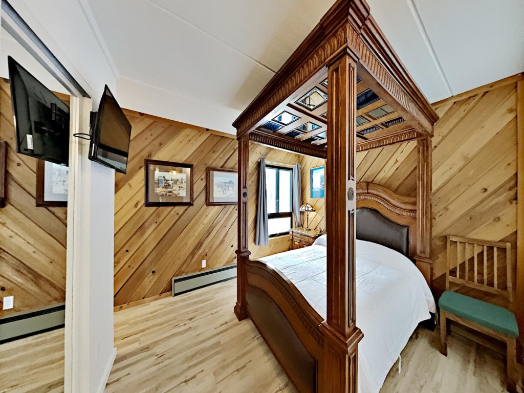3 Bedroom Condo with Amazing Location Just Steps to Mammoth Mountain (Unit 301 at 1849) Vacation Rental in Mammoth Lakes - RedAwning