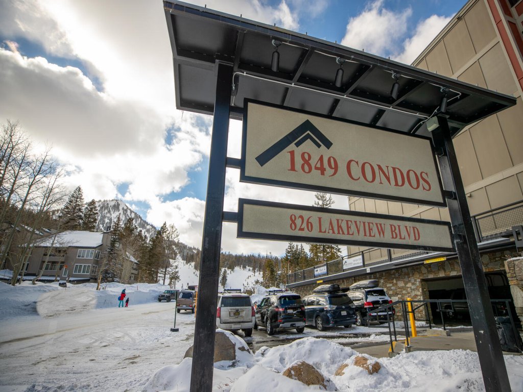 Great 2 Bedroom Condo with Amazing Views! Access to 3 Hot Tubs and Pool! (Unit 307 at 1849) Vacation Rental in Mammoth Lakes - RedAwning