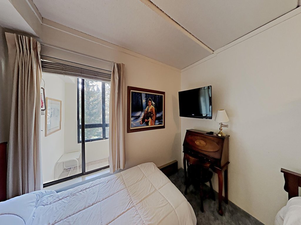 Great 2 Bedroom Condo with Amazing Views! Access to 3 Hot Tubs and Pool! (Unit 307 at 1849) Vacation Rental in Mammoth Lakes - RedAwning