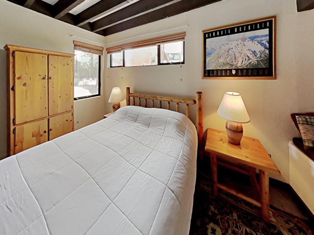 Comfortable Condo Slopeside at Mammoth | Quiet Neighborhood on Hill (Unit 634 at 1849) Vacation Rental in Mammoth Lakes - RedAwning