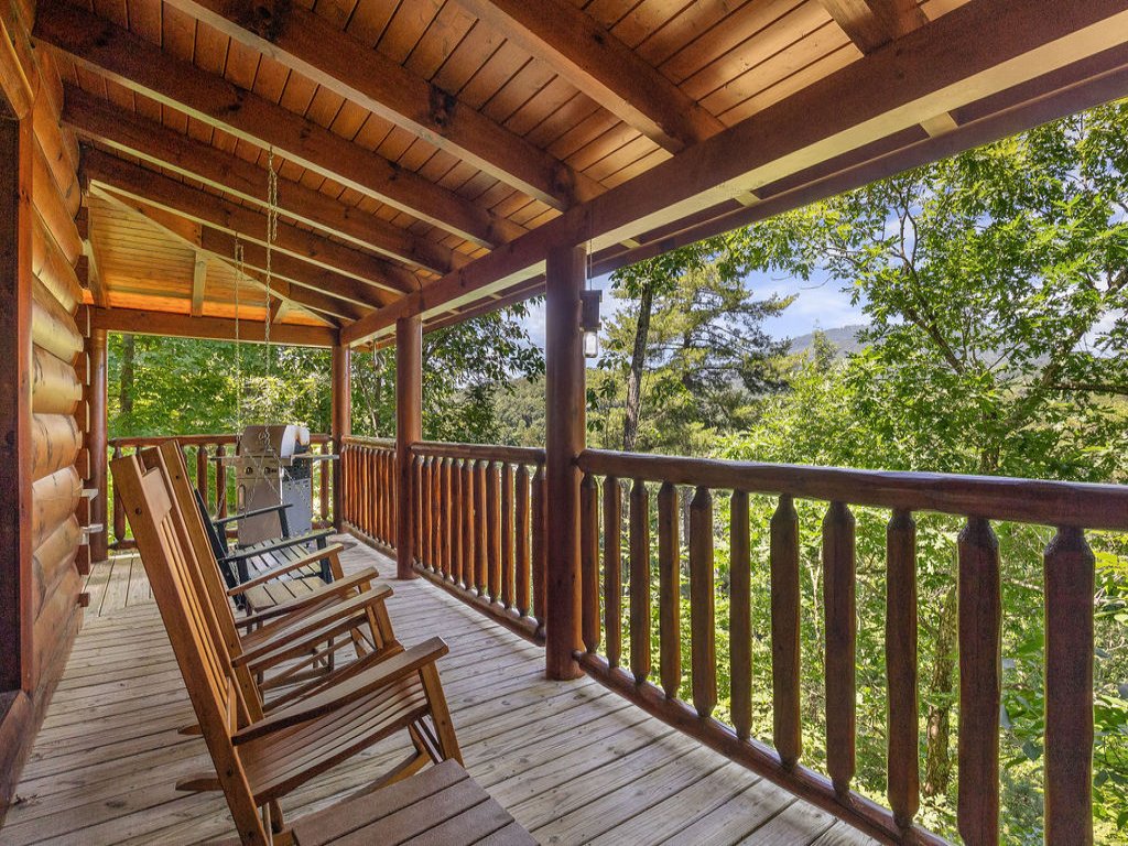 Deluxe Mountain Cabin in Bear Creek Crossing Resort Vacation Rental in Sevierville - RedAwning
