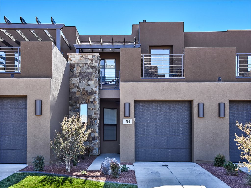 Desert Dream Vacation Rental in St. George - RedAwning