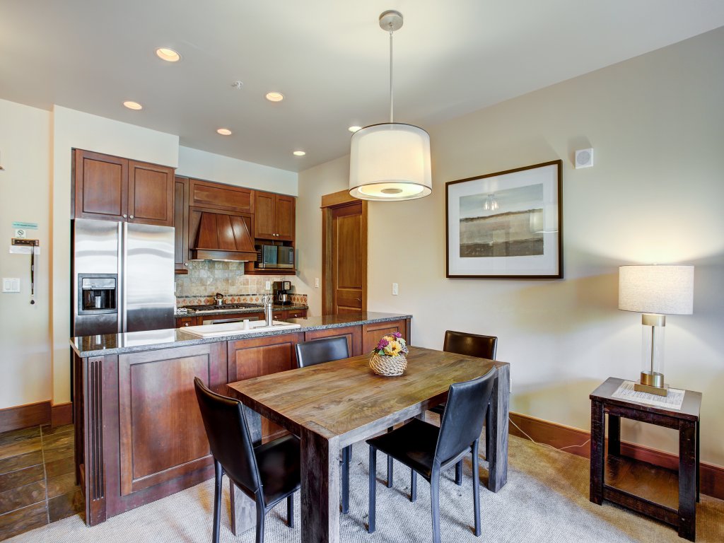1Br Ski-in/Ski-out~On Mountain~Lone Eagle 3031~Kids Ski Free Vacation Rental in Keystone - RedAwning