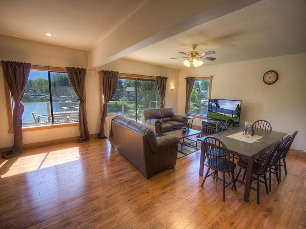 569 Lucerne Way Vacation Rental in California - RedAwning