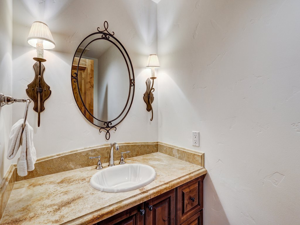 Arrabelle Luxury Mountain View 4 BR Condo- Close To The Mountain Save 20% on 7+ Nights! Vacation Rental in Vail - RedAwning