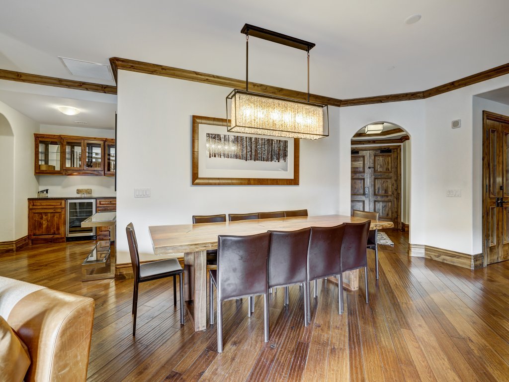 Arrabelle Luxury Mountain View 4 BR Condo- Close To The Mountain Save 20% on 7+ Nights! Vacation Rental in Vail - RedAwning