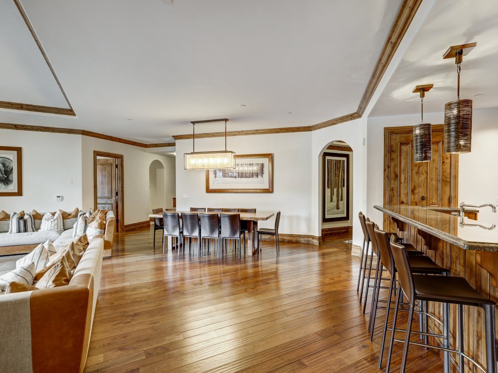 Arrabelle Luxury Mountain View 4 BR Condo- Close To The Mountain Save 20% on 7+ Nights! Vacation Rental in Vail - RedAwning