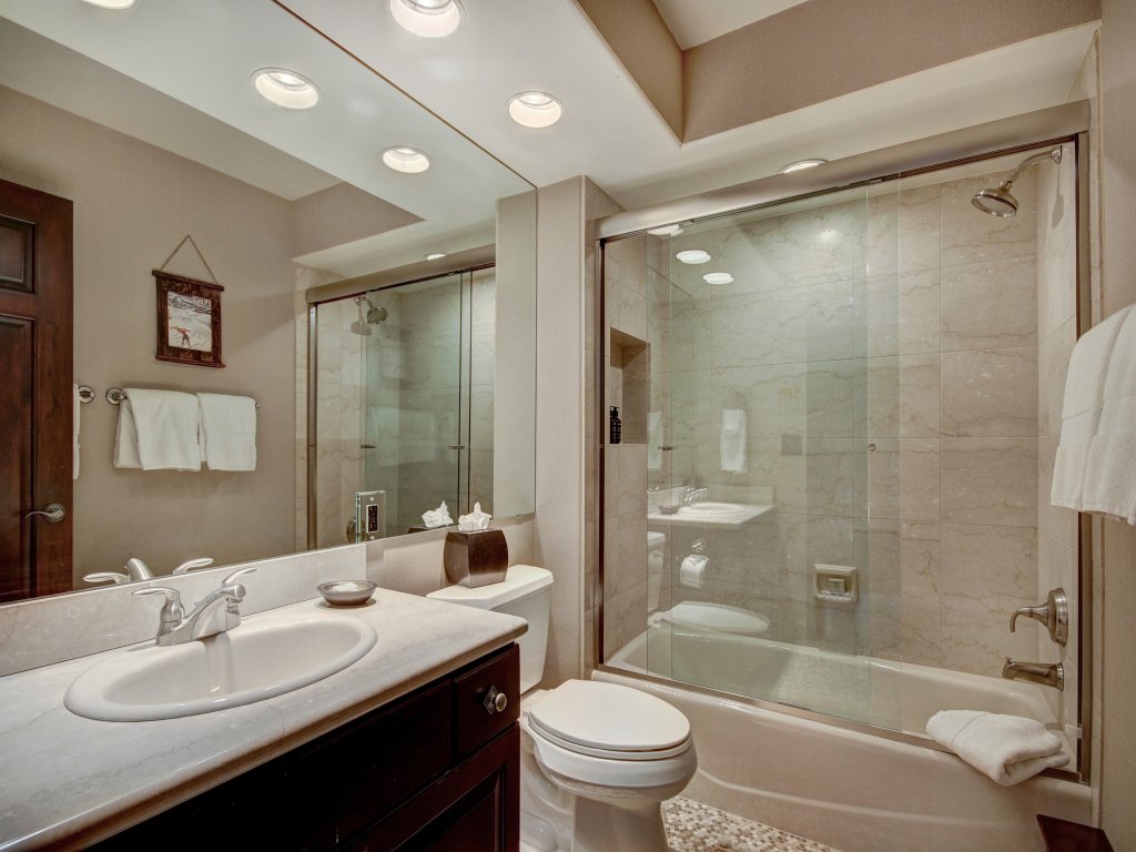 Luxury Ski-in 3 Br Penthouse Inside Pines Lodge, Sleeps 10! Vacation Rental in Beaver Creek - RedAwning