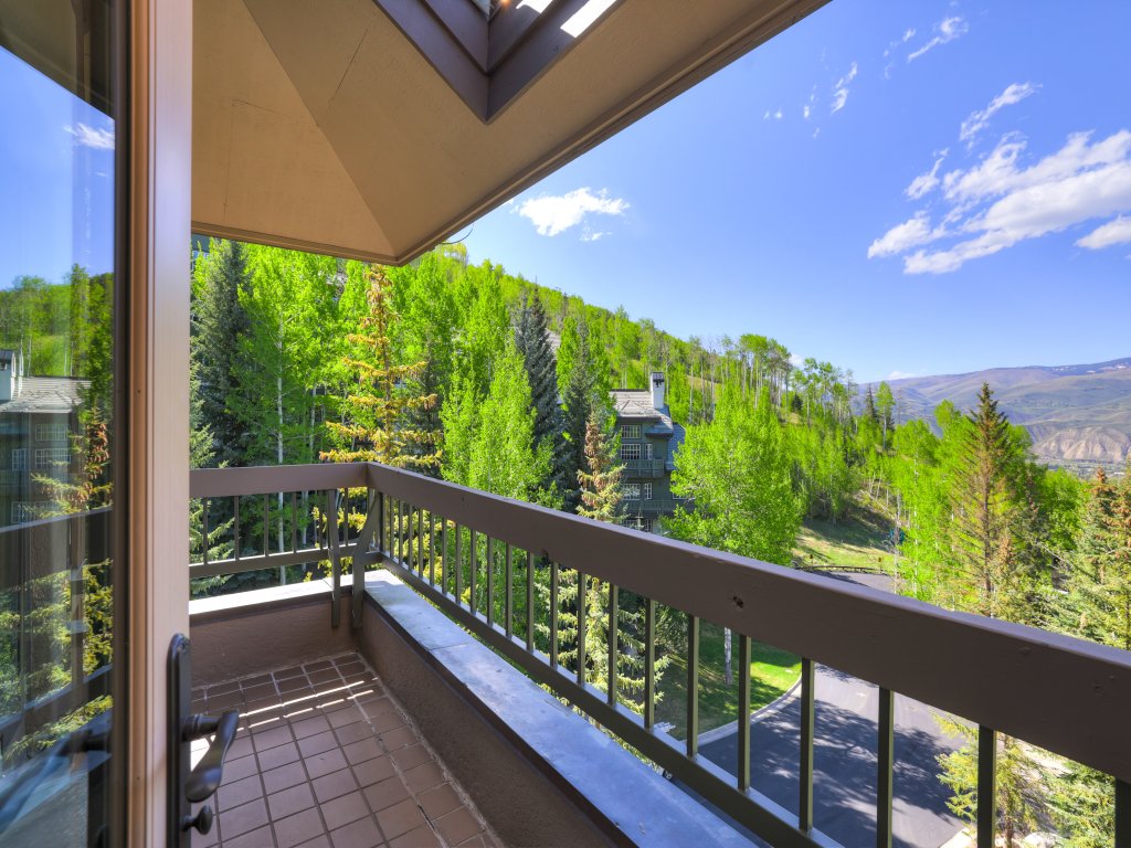 Scenic Penthouse Condo for 10, Ski In at Pines Lodge! Vacation Rental in Beaver Creek - RedAwning