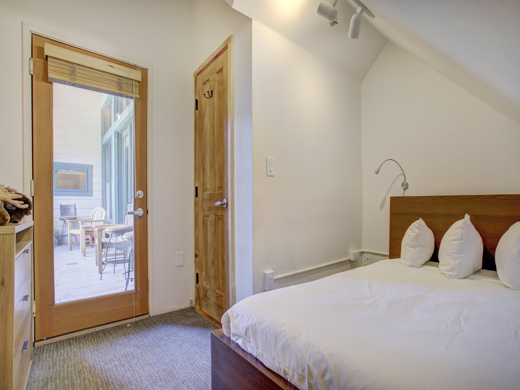 3Br Condo In River Run Village Sleeps Up To 8. Kids ski free Vacation Rental in Keystone - RedAwning