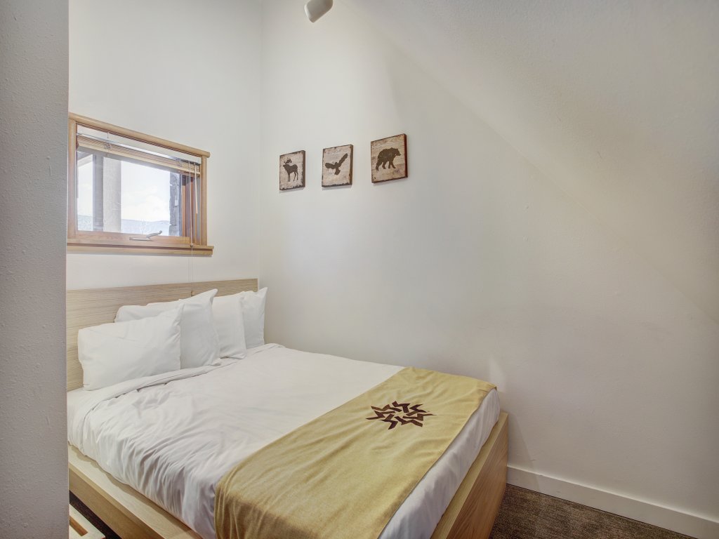 3Br Condo In River Run Village Sleeps Up To 8. Kids ski free Vacation Rental in Keystone - RedAwning