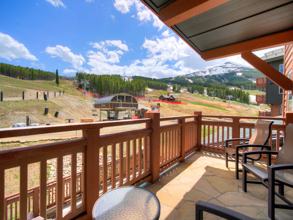 Spacious 4 Bedroom Condo Steps from Winter Activities Vacation Rental in Breckenridge - RedAwning