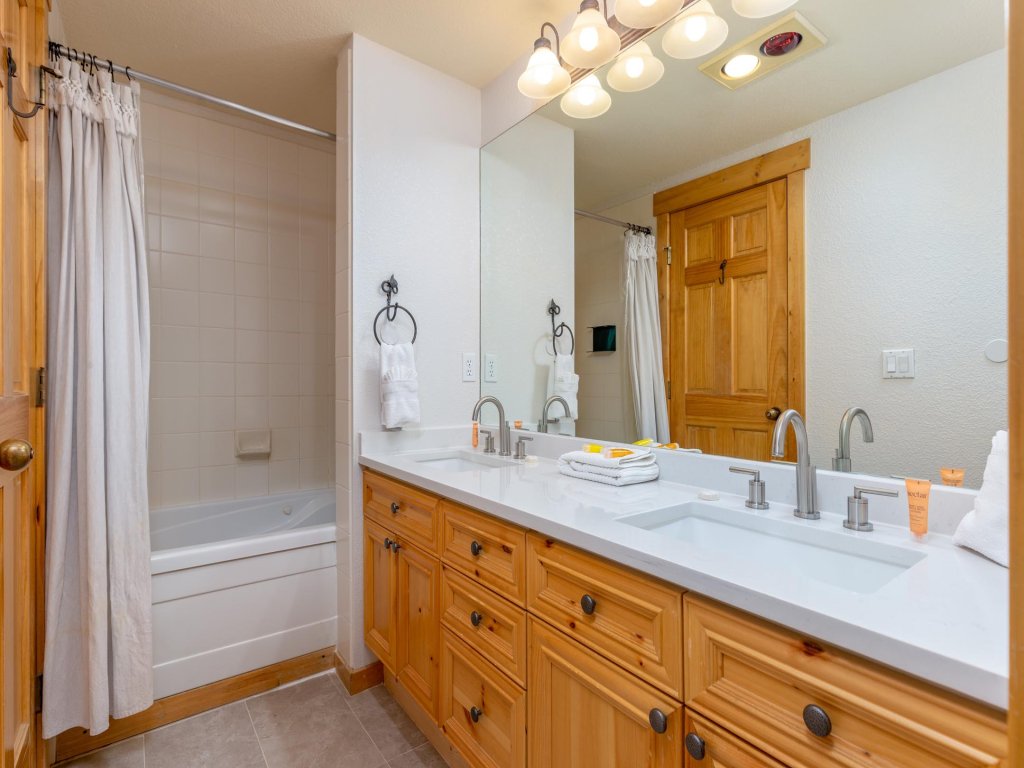 2640 Tenderfoot Vacation Rental in Keystone - RedAwning