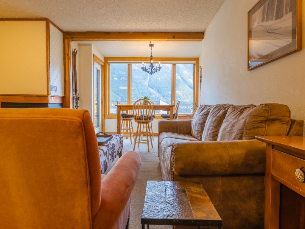 Comfortable Cozy Condo - Short Walk to American Eagle Lift - SH402 Vacation Rental in Copper Mountain - RedAwning