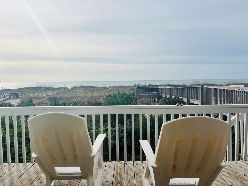 Elegant Egret / 1119 Ocean Blvd West Vacation Rental in Holden Beach - RedAwning