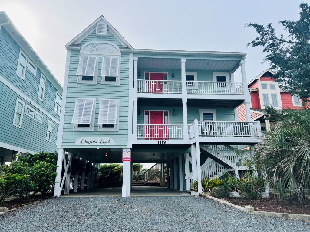 Elegant Egret / 1119 Ocean Blvd West Vacation Rental in Holden Beach - RedAwning