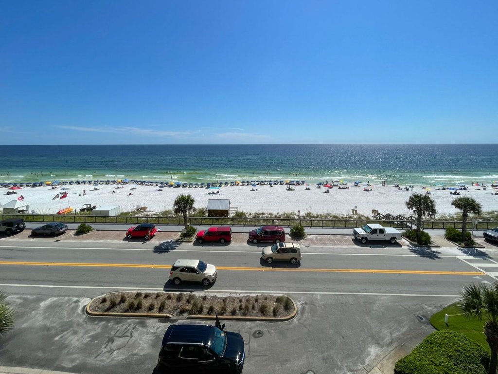 Costa del Mar Vacation Rental in Miramar Beach - RedAwning