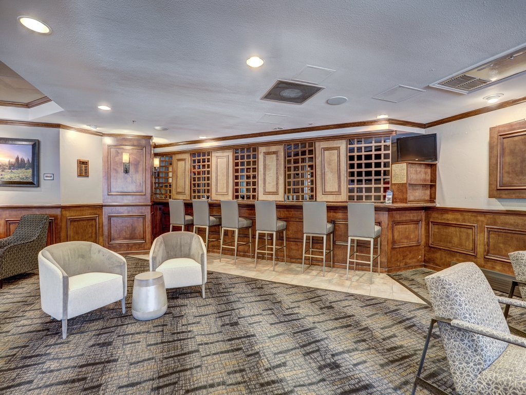Bright 2Br Plus Den 3Ba - Steps to Vibrant Main Street, Ski-to-Town Vacation Rental in Breckenridge - RedAwning