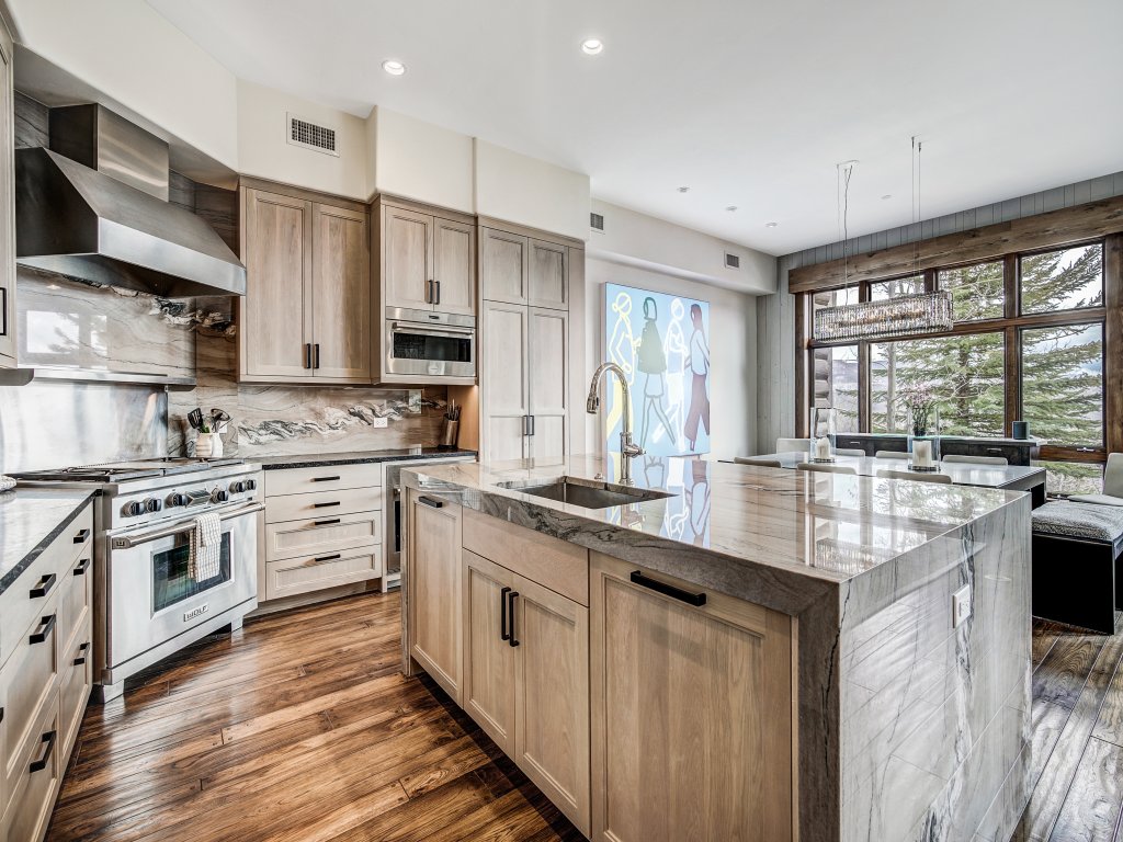 Luxury renovation! Ski-in/Ski-out 5 Br Private Townhome, Top of Bachelor Gulch Vacation Rental in Beaver Creek - RedAwning