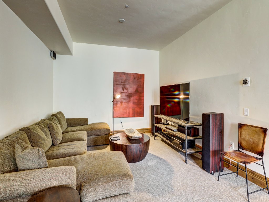 Refined 5 BR Private Home with Private Hot Tub Save 20% on 7+ Nights! Vacation Rental in Vail - RedAwning