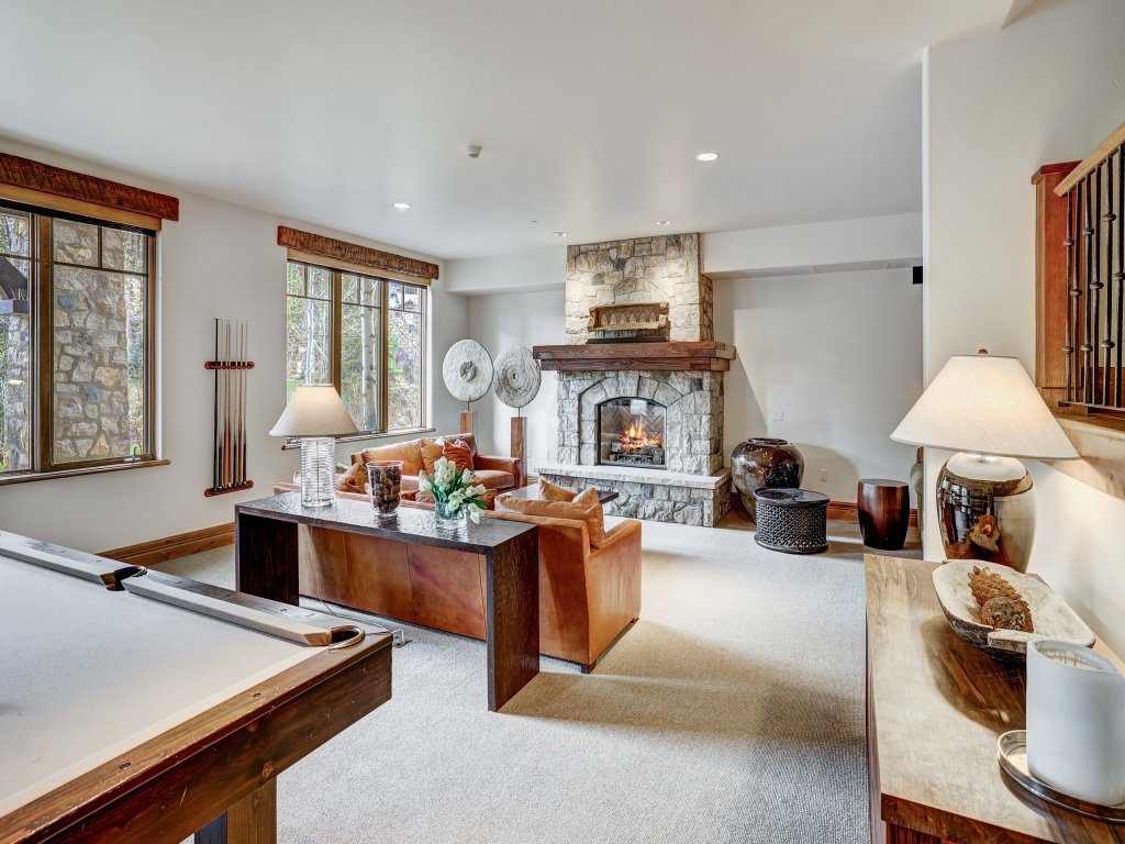 Refined 5 BR Private Home with Private Hot Tub Save 20% on 7+ Nights! Vacation Rental in Vail - RedAwning