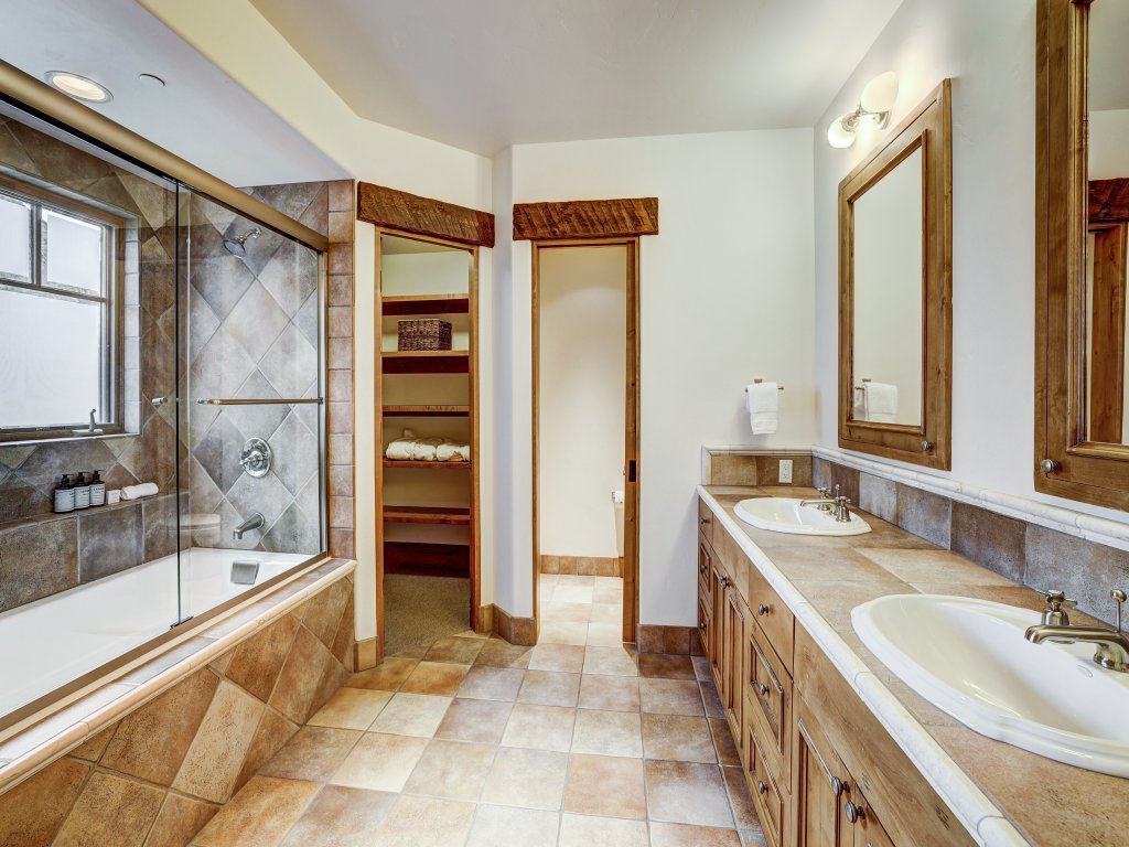 Refined 5 BR Private Home with Private Hot Tub Save 20% on 7+ Nights! Vacation Rental in Vail - RedAwning